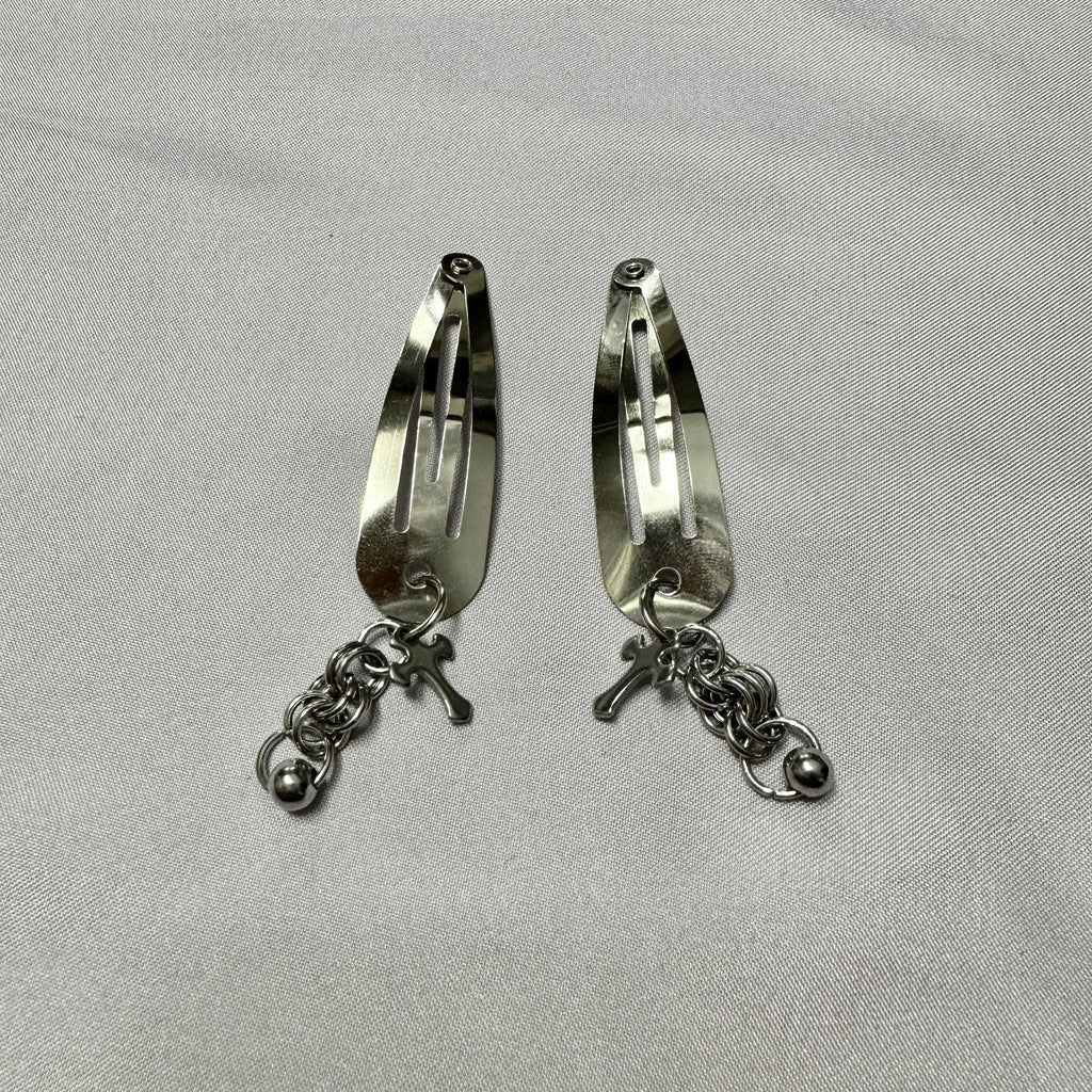 Chainmail Cross Clips