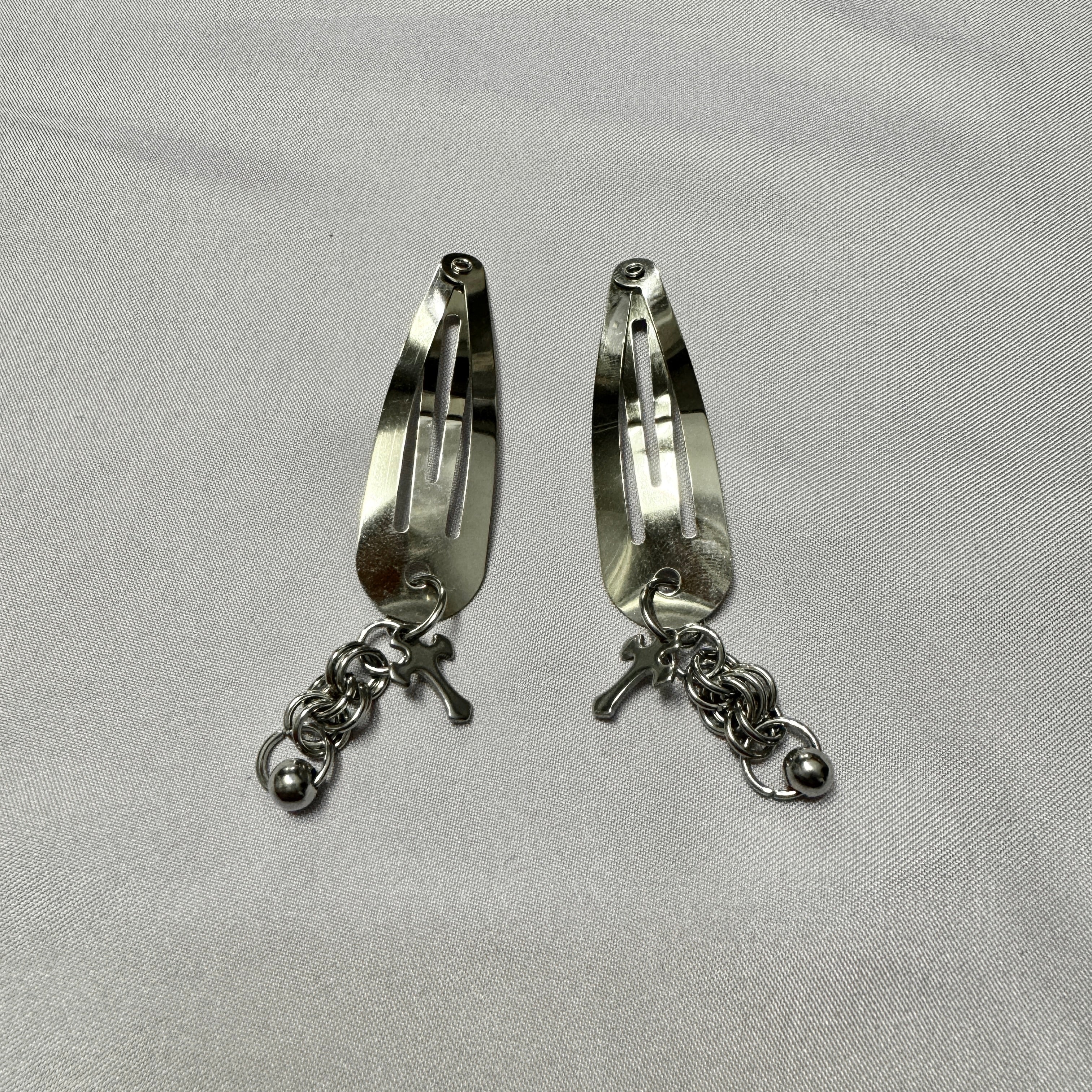 Chainmail Cross Clips